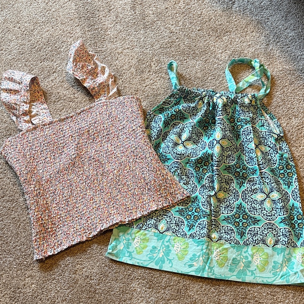 😎Bundle Old Navy Multicolor Ruffle and Aqua Floral Tops